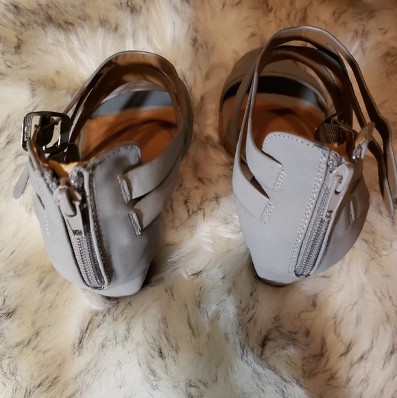 Grey Heels - Picture 4 of 6